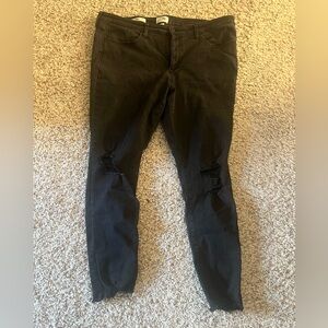 Universal Thread Black Distressed Jeans